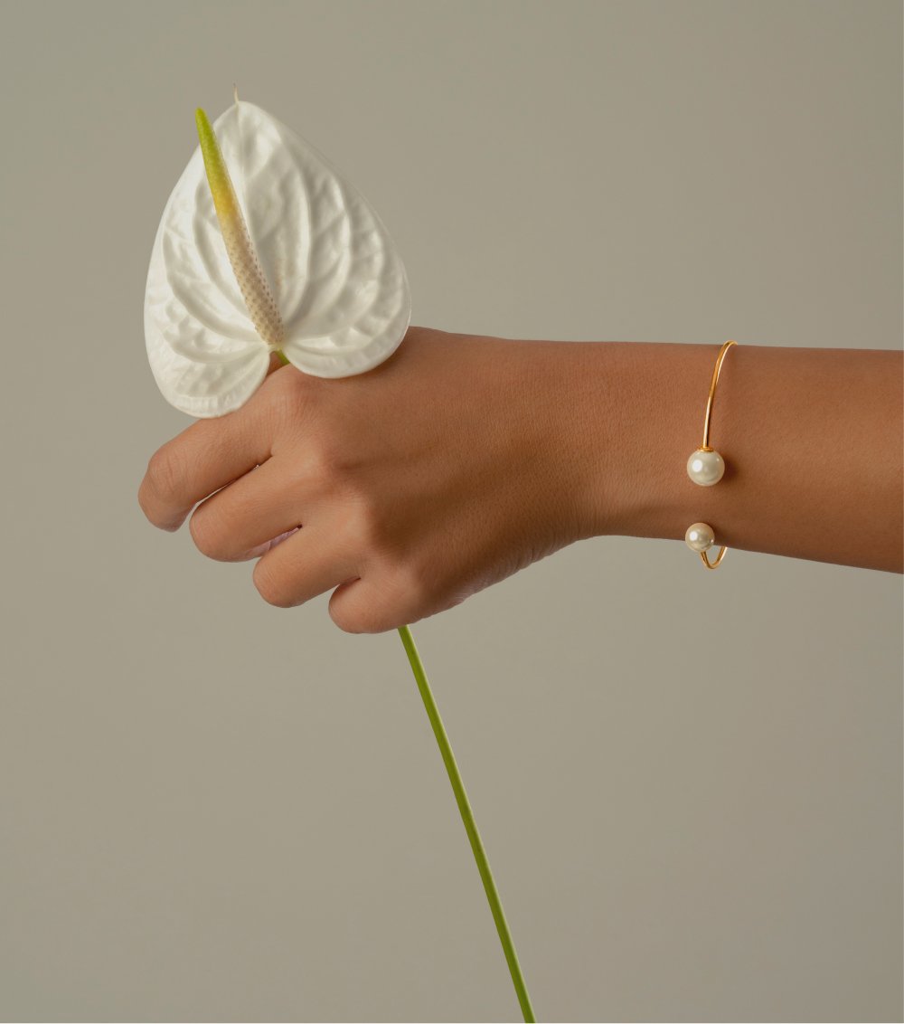 About | Saras Fine Jewellery | Minimal. 18ct Gold.Everyday Luxury