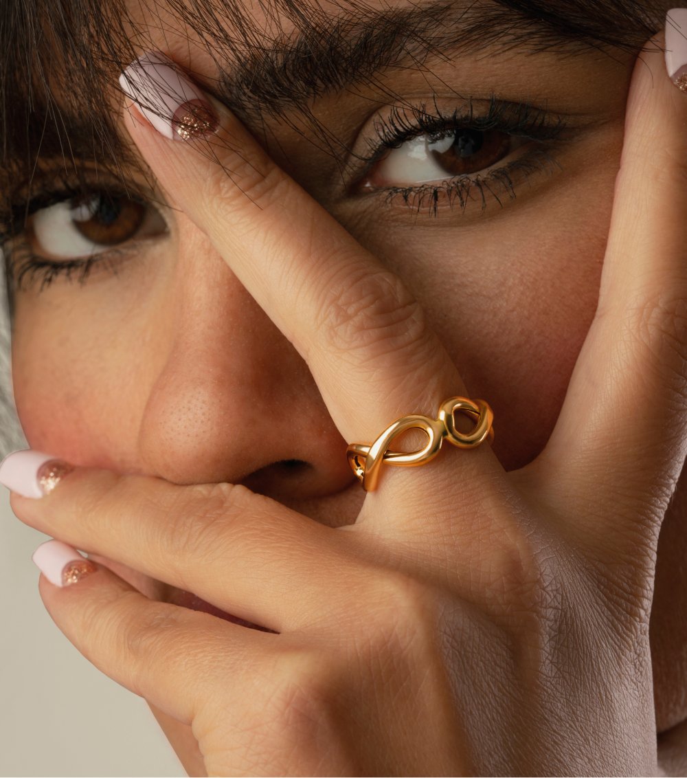 About | Saras Fine Jewellery | Minimal. 18ct Gold.Everyday Luxury